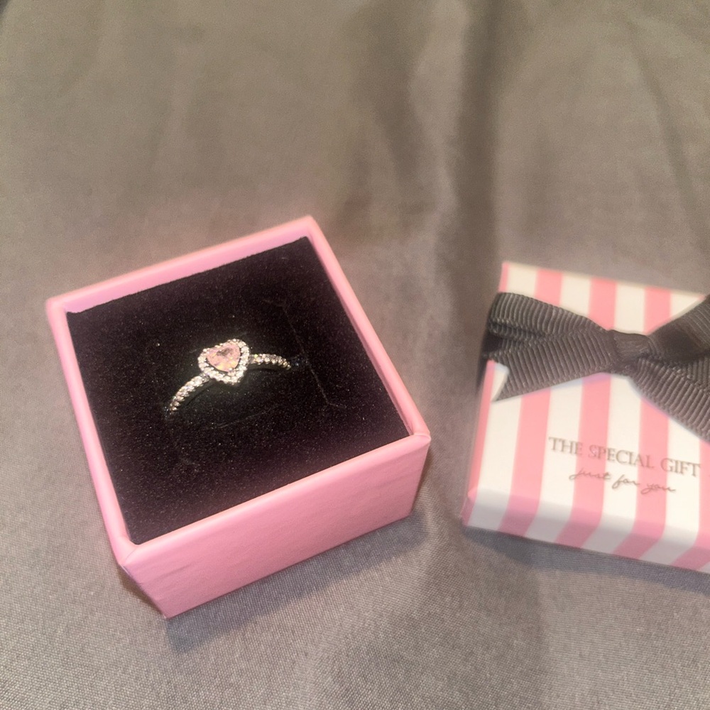 NEW Heart-Shaped Pink Stone Silver Ring Size 7